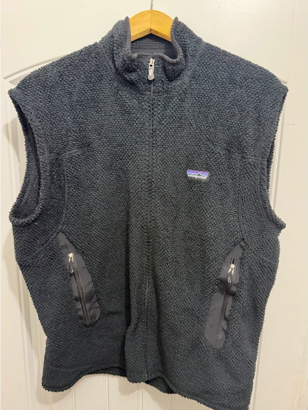 VTG Patagonia Men’s Regulator R2 Fleece Vest, Black, Large, 25153